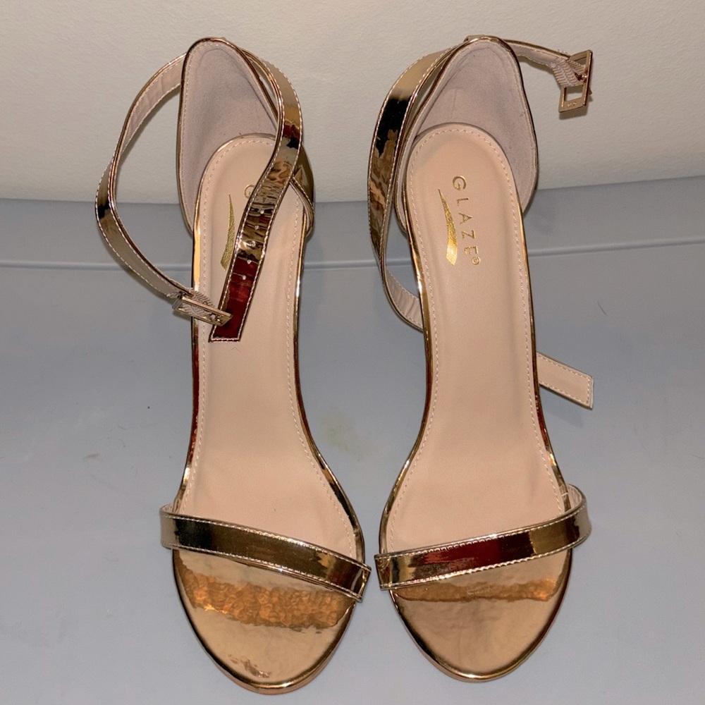 GLAZE HEELS. Size 10. Rose Gold.